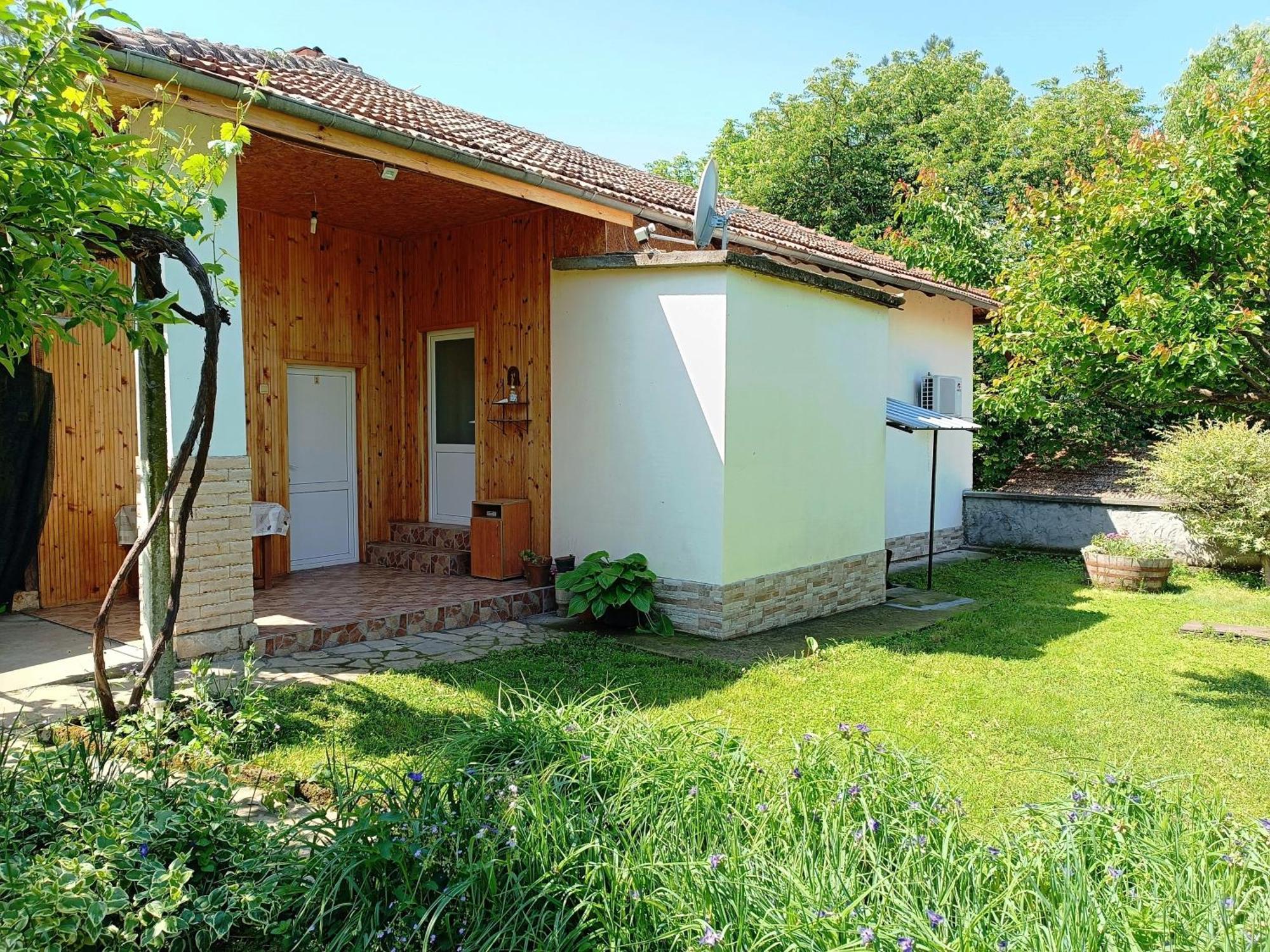 Divna Guest House Krusjuna Exteriör bild